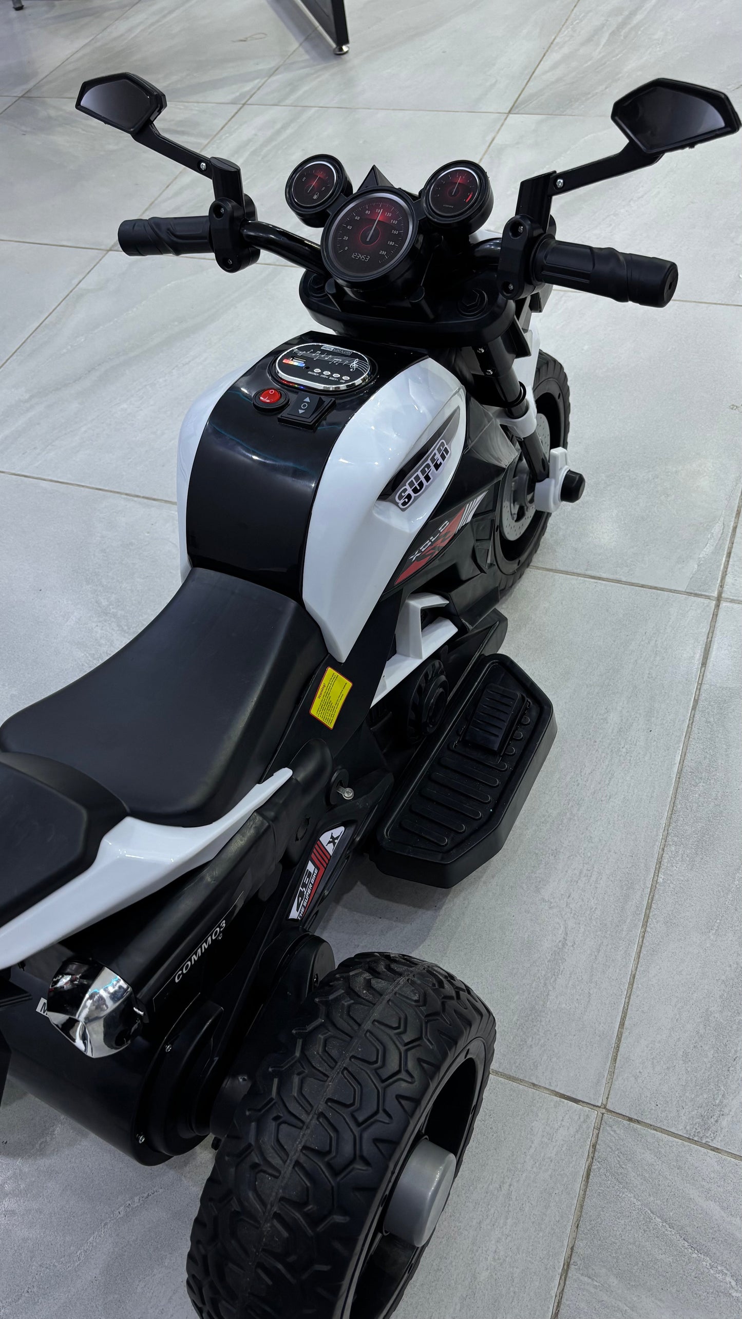 MOTO Z1000 ELECTRIQUE  / 35000DA /LIVERAISON 69 WILLAYA MOTO ELECTRIQUE POUR ENFANT/